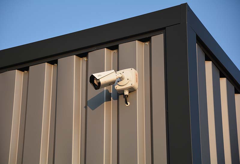 Caméra de surveillance sur un bâtiment de box en location à Royan